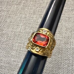 Elegant Gold Ring with Red Gemstone
